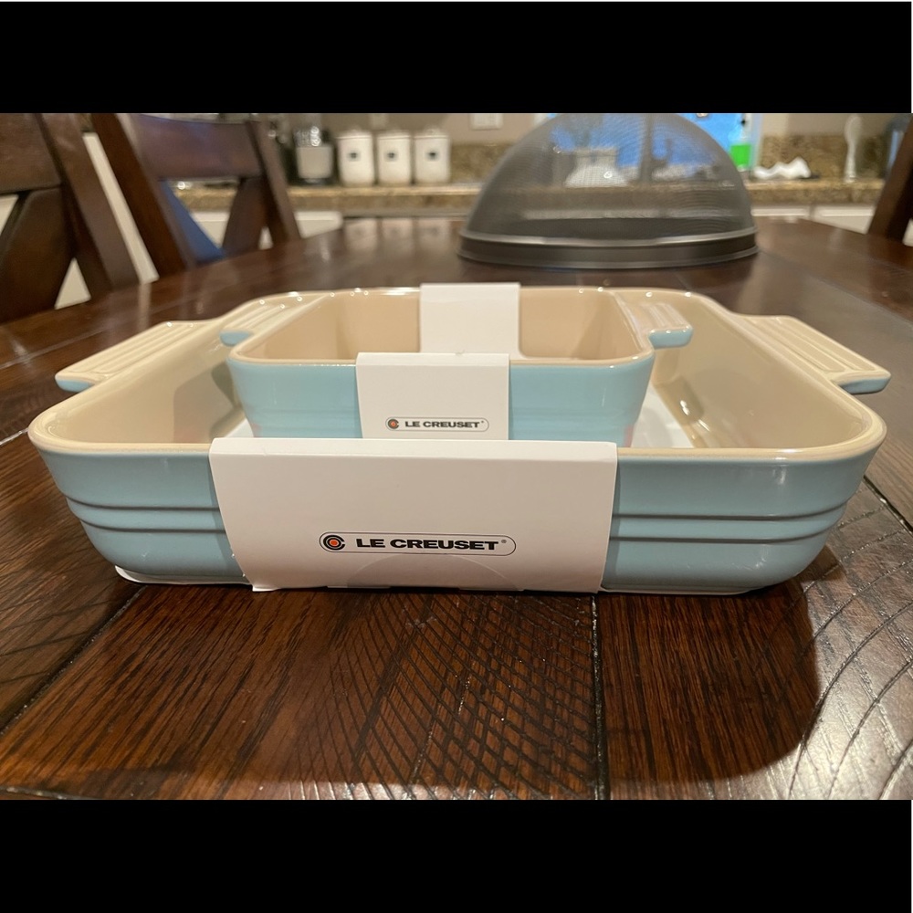 Le creuset Baking dish set 9x9 and 5x 5 Baby blue